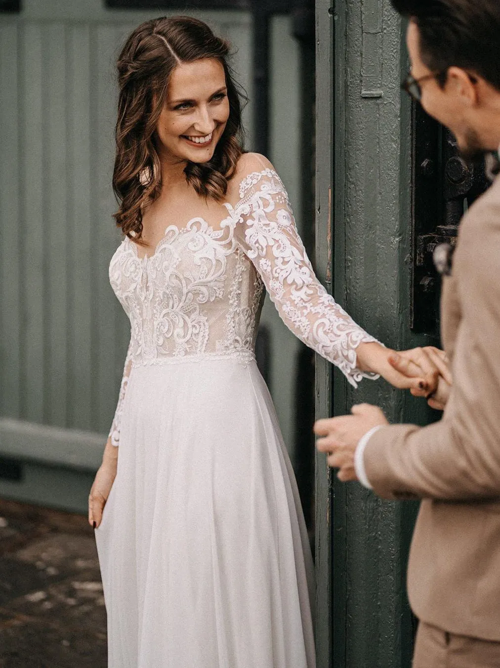 Elegant Chiffon A-line Lace Wedding Dresses with Long Sleeves Gowns WD472